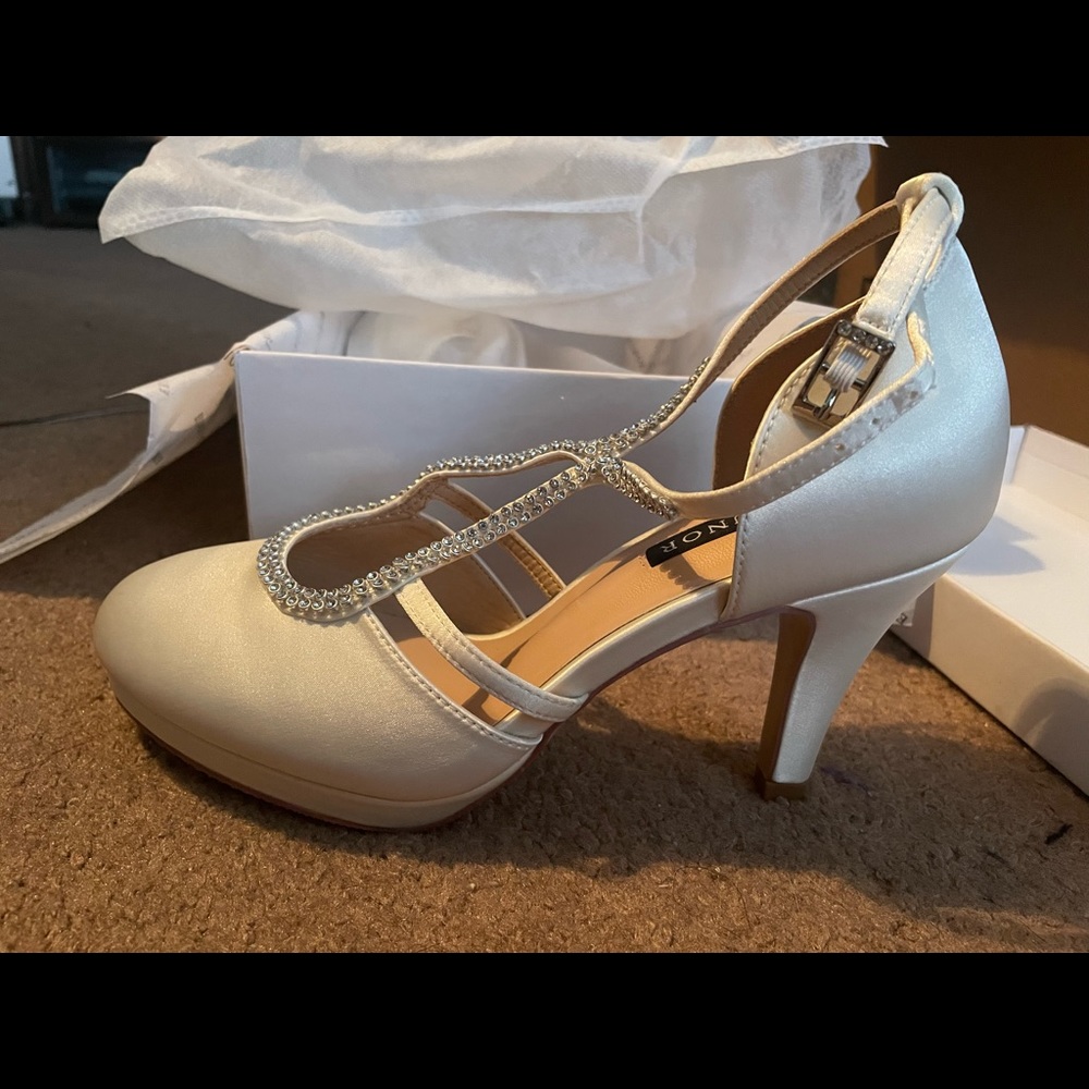 White/ivory wedding shoes size 6